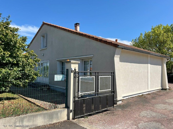 Maison de 4 Chambres à moins de 5 Minutes de Ruffec