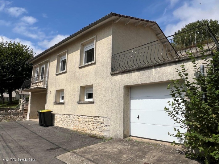 Maison de Ville dans une Rue Calme