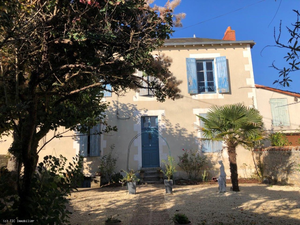 Beautiful Town House with Swimming Pool