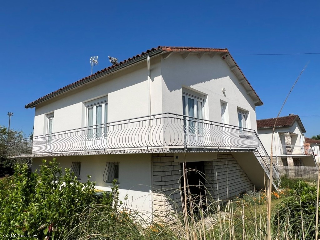 Ruffec – Pavillon Lumineux Avec Jardin Clos, 4 Chambres Et Garage