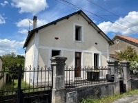 Stone House with Great Potential – 3 Bedrooms, Garden, and Attic to Convert