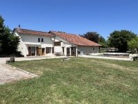 Belle Maison de Campagne avec Grange Attenante et Accès à la Rivière Charente