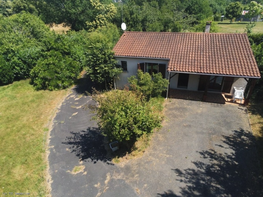 Pavillon Semi-Enterré Avec Beau Et Grand Jardin