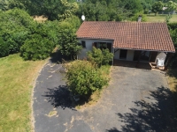 Pavillon Semi-Enterré Avec Beau Et Grand Jardin