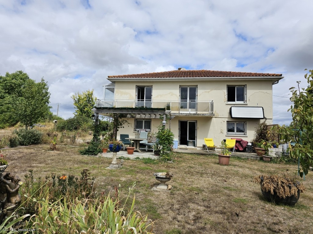 Pavillon Sur Sous Sol Avec Belles Vues et un Hectare De Jardin