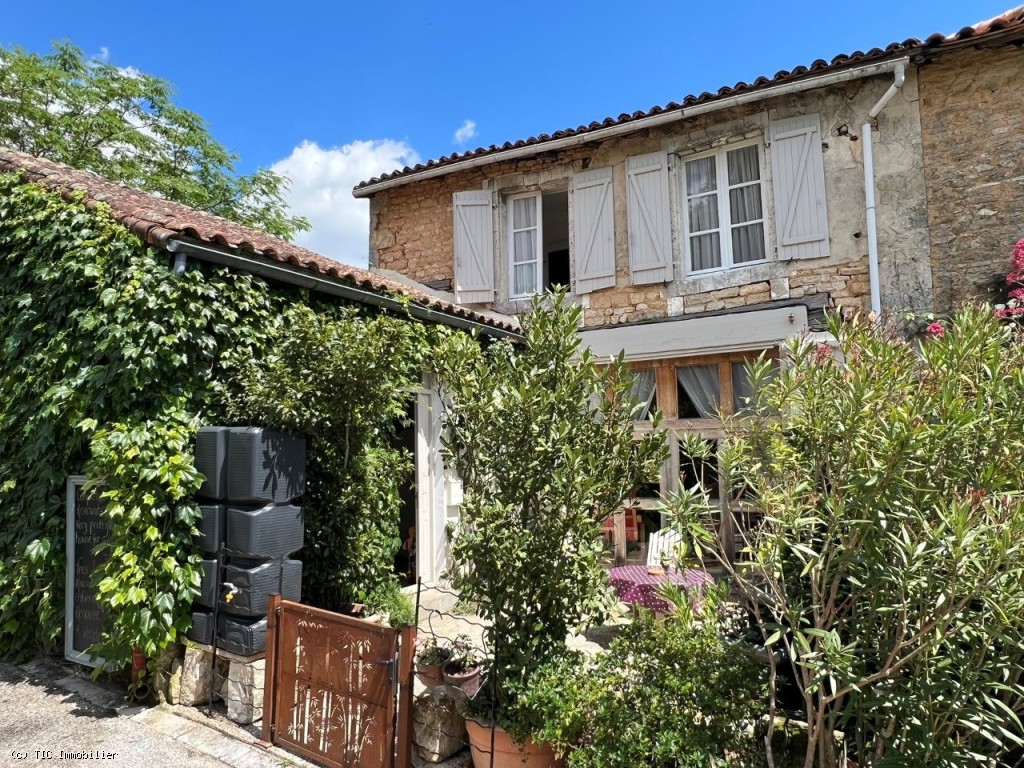 Nanteuil-En-Vallée Maison de Charme à l'Ancienne