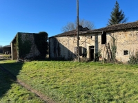 Maison en Pierre à Rénover Avec Dépendances Sur Un Terrain De 1055m²