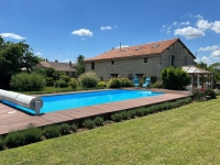 Élégante Demeure Ancienne avec Piscine et Jardin Paysager