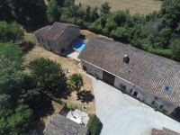 Charmant Ensemble à Vendre Avec 2 Maisons, Granges et Terrain Arboré