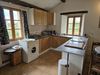 Ensemble Immobilier de Charme avec Maison Principale, Gîte, et Piscine