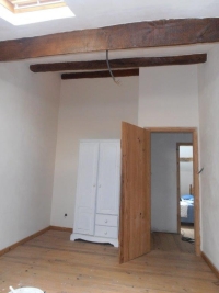 Townhouse To Renovate With Courtyard, Close to Commerce
