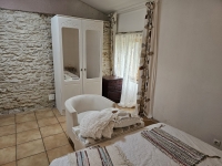 Ensemble Immobilier de Charme avec Maison Principale, Gîte, et Piscine
