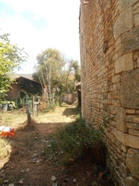 Townhouse To Renovate With Courtyard, Close to Commerce