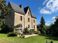 Manoir et Ancienne Grange Rénovée avec Piscine sur un Terrain de plus de 3 Hectares