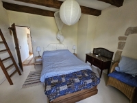 Ensemble Immobilier de Charme avec Maison Principale, Gîte, et Piscine