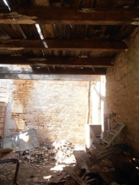 Townhouse To Renovate With Courtyard, Close to Commerce