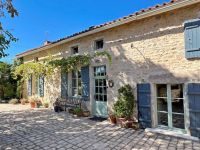 Belle Maison En Pierre Du 17e siècle