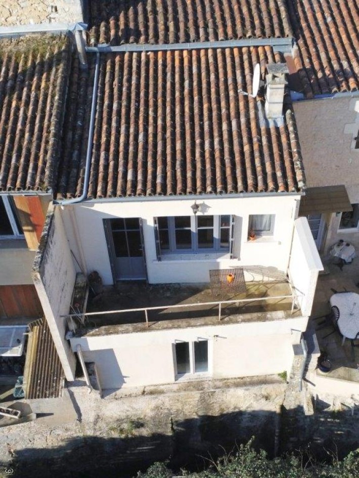 Maison avec Terrasse sur la Rivière à Verteuil sur Charente