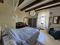 Ensemble Immobilier de Charme avec Maison Principale, Gîte, et Piscine