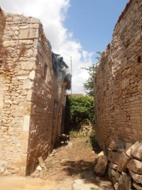 Townhouse To Renovate With Courtyard, Close to Commerce