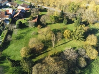 Terrain à Bâtir Arboré avec Hangars et Autres Dépendances