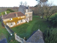 Très Belle Maison du 17e Siècle avec Beau Parc et Dépendances