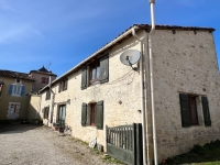 Deux Maisons Avec 3 et 4 Chambres Situées Dans un Charmant Village de Campagne