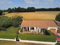 3-Bedroom Bungalow 3 Minutes from Sauzé-Vaussais