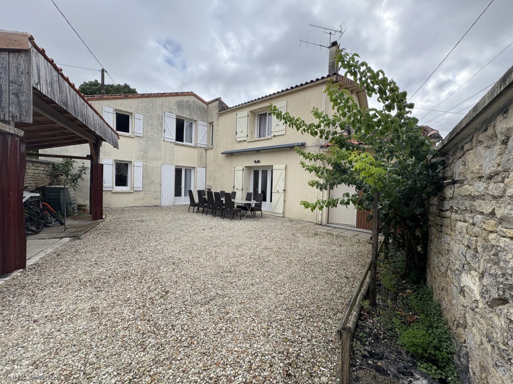Charming Stone House with 5 Bedrooms, Garden and Pool - 10 Minutes from Ruffec