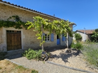 Superb Character House with 2 Bedrooms Between Champagne Mouton and Saint-Laurent-de-Céris