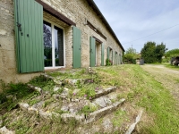 Superbe Maison Avec Gite, 5 Chambres et 6645m2 de Terrain