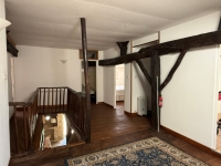 Charmant Ensemble à Vendre Avec 2 Maisons, Granges et Terrain Arboré
