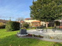 Civray, Belle Maison de Ville A Vendre de 3 Chambres avec Garage et Jardin