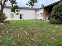 Maison Ancienne de 4 Chambres avec Dépendances