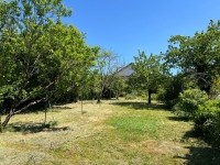 Stone House with Great Potential – 3 Bedrooms, Garden, and Attic to Convert