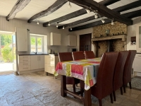 Charmant Ensemble à Vendre Avec 2 Maisons, Granges et Terrain Arboré