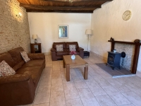 Charmant Ensemble à Vendre Avec 2 Maisons, Granges et Terrain Arboré