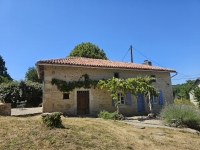 Superb Character House with 2 Bedrooms Between Champagne Mouton and Saint-Laurent-de-Céris