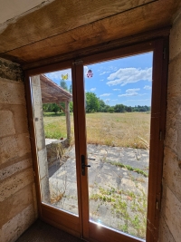 Ensemble Immobilier de Charme avec Maison Principale, Gîte, et Piscine