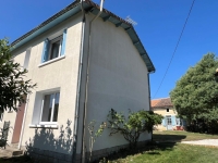 Jolie Maison de 3 Chambres avec Studio, Dépendances et Jardin