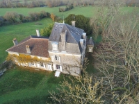 Très Belle Maison du 17e Siècle avec Beau Parc et Dépendances