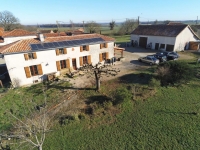 Maison Ancienne Avec 5 Chambres Et Diverses Dépendances Sur Un Terrain De 73105m²