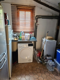 Ensemble Immobilier de Charme avec Maison Principale, Gîte, et Piscine