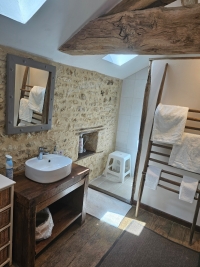 Superb Character House with 2 Bedrooms Between Champagne Mouton and Saint-Laurent-de-Céris