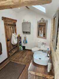 Superb Character House with 2 Bedrooms Between Champagne Mouton and Saint-Laurent-de-Céris
