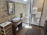Superb Character House with 2 Bedrooms Between Champagne Mouton and Saint-Laurent-de-Céris