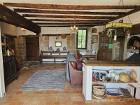 Ensemble Immobilier de Charme avec Maison Principale, Gîte, et Piscine