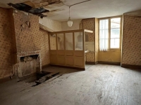 Ruffec Town Centre House For Sale : 4 Bedrooms And For Complete Renovation