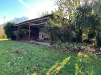 Terrain à Bâtir Arboré avec Hangars et Autres Dépendances