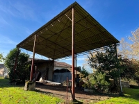 Terrain à Bâtir Arboré avec Hangars et Autres Dépendances